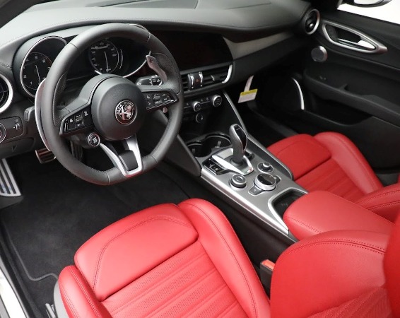 New 2022 Alfa Romeo Giulia Veloce for sale Sold at Bentley Greenwich in Greenwich CT 06830 13