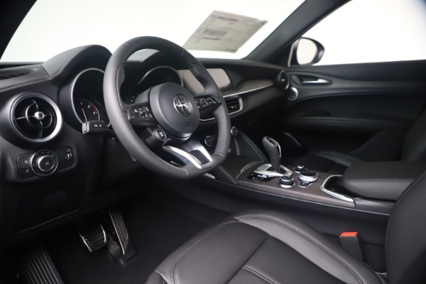 New 2022 Alfa Romeo Stelvio Ti for sale $45,900 at Bentley Greenwich in Greenwich CT 06830 13