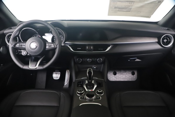 New 2022 Alfa Romeo Stelvio Ti for sale $45,900 at Bentley Greenwich in Greenwich CT 06830 16
