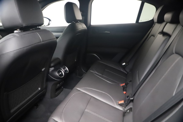 New 2022 Alfa Romeo Stelvio Ti for sale $45,900 at Bentley Greenwich in Greenwich CT 06830 19