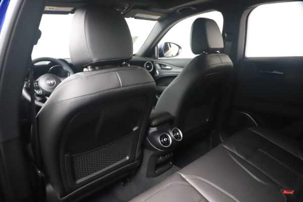 New 2022 Alfa Romeo Stelvio Ti for sale $45,900 at Bentley Greenwich in Greenwich CT 06830 20