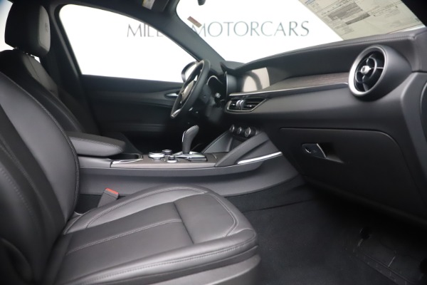 New 2022 Alfa Romeo Stelvio Ti for sale $45,900 at Bentley Greenwich in Greenwich CT 06830 21