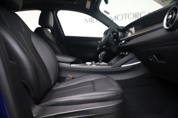 New 2022 Alfa Romeo Stelvio Ti for sale $45,900 at Bentley Greenwich in Greenwich CT 06830 22