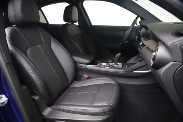 New 2022 Alfa Romeo Stelvio Ti for sale $45,900 at Bentley Greenwich in Greenwich CT 06830 23
