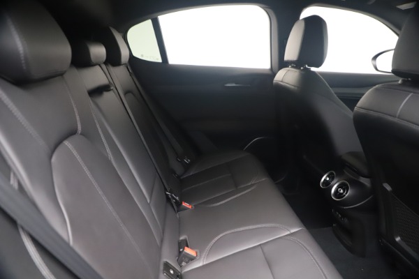 New 2022 Alfa Romeo Stelvio Ti for sale $45,900 at Bentley Greenwich in Greenwich CT 06830 25