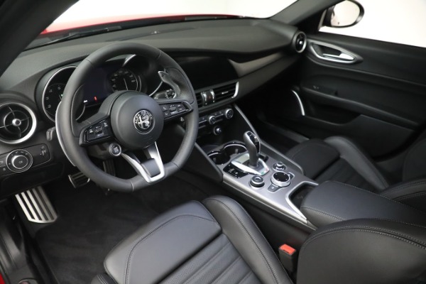 Used 2022 Alfa Romeo Giulia Veloce for sale $29,900 at Bentley Greenwich in Greenwich CT 06830 13