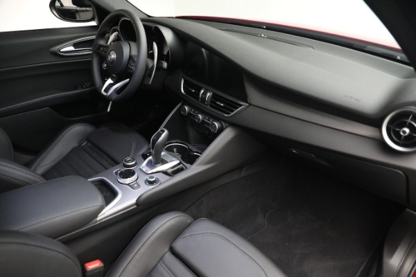 Used 2022 Alfa Romeo Giulia Veloce for sale $29,900 at Bentley Greenwich in Greenwich CT 06830 16
