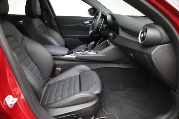 Used 2022 Alfa Romeo Giulia Veloce for sale $29,900 at Bentley Greenwich in Greenwich CT 06830 17