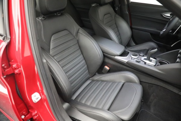 Used 2022 Alfa Romeo Giulia Veloce for sale $29,900 at Bentley Greenwich in Greenwich CT 06830 18