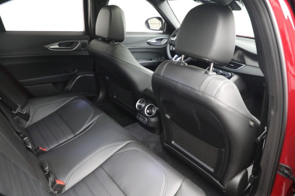 Used 2022 Alfa Romeo Giulia Veloce for sale $29,900 at Bentley Greenwich in Greenwich CT 06830 21
