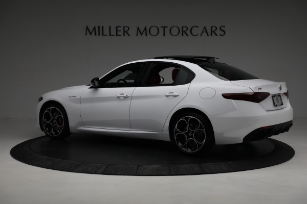 New 2022 Alfa Romeo Giulia Veloce for sale Sold at Bentley Greenwich in Greenwich CT 06830 4