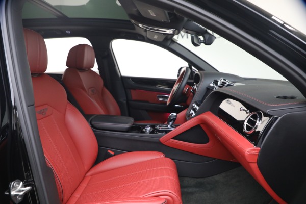 Used 2022 Bentley Bentayga V8 for sale $137,900 at Bentley Greenwich in Greenwich CT 06830 27