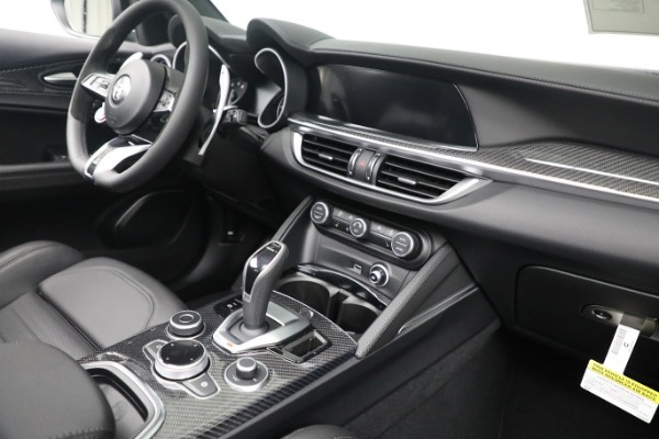 New 2022 Alfa Romeo Stelvio Quadrifoglio for sale $79,290 at Bentley Greenwich in Greenwich CT 06830 20