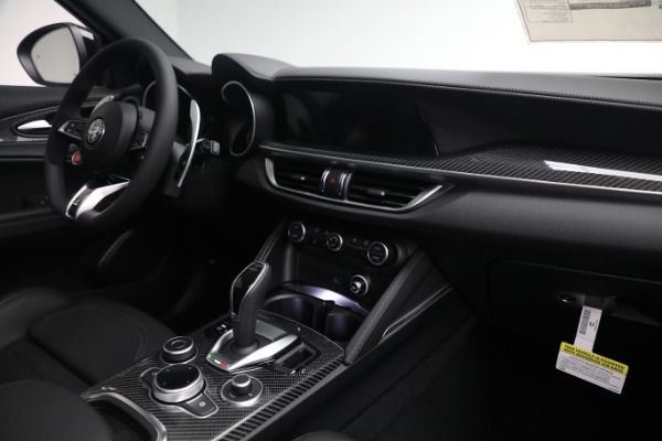New 2022 Alfa Romeo Stelvio Quadrifoglio for sale $79,290 at Bentley Greenwich in Greenwich CT 06830 27