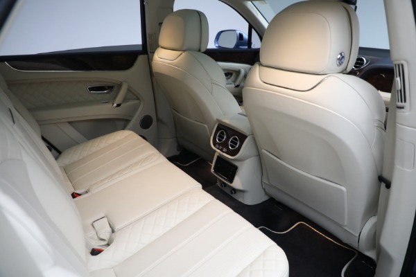 Used 2018 Bentley Bentayga W12 Signature for sale $129,900 at Bentley Greenwich in Greenwich CT 06830 27