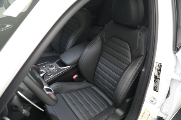 New 2023 Alfa Romeo Giulia Estrema for sale $55,610 at Bentley Greenwich in Greenwich CT 06830 11
