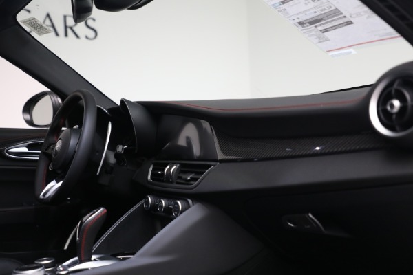 New 2023 Alfa Romeo Giulia Estrema for sale $55,610 at Bentley Greenwich in Greenwich CT 06830 13