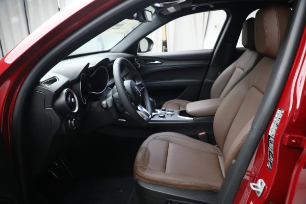 New 2023 Alfa Romeo Stelvio Ti for sale $53,845 at Bentley Greenwich in Greenwich CT 06830 17