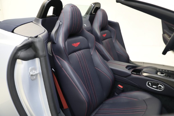 Used 2023 Aston Martin Vantage Roadster for sale $181,900 at Bentley Greenwich in Greenwich CT 06830 21