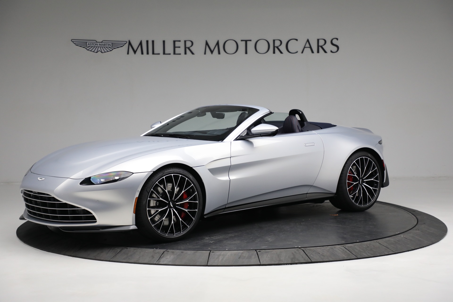 Used 2023 Aston Martin Vantage Roadster for sale $181,900 at Bentley Greenwich in Greenwich CT 06830 1