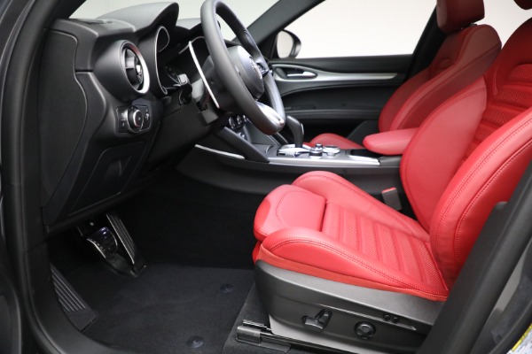 New 2022 Alfa Romeo Stelvio Veloce for sale $55,605 at Bentley Greenwich in Greenwich CT 06830 14