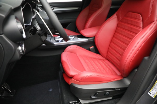 New 2022 Alfa Romeo Stelvio Veloce for sale $55,605 at Bentley Greenwich in Greenwich CT 06830 15