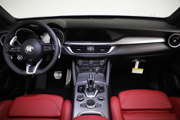 New 2022 Alfa Romeo Stelvio Veloce for sale $55,605 at Bentley Greenwich in Greenwich CT 06830 16