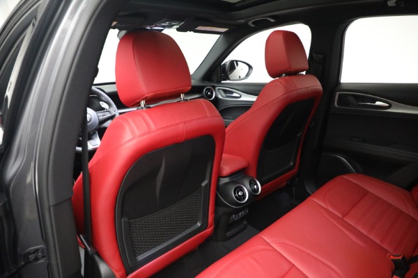 New 2022 Alfa Romeo Stelvio Veloce for sale $55,605 at Bentley Greenwich in Greenwich CT 06830 20