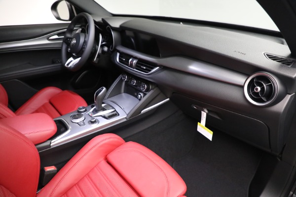 New 2022 Alfa Romeo Stelvio Veloce for sale $55,605 at Bentley Greenwich in Greenwich CT 06830 21