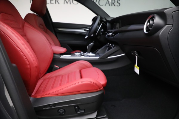 New 2022 Alfa Romeo Stelvio Veloce for sale $55,605 at Bentley Greenwich in Greenwich CT 06830 22