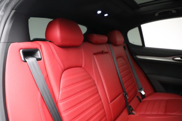 New 2022 Alfa Romeo Stelvio Veloce for sale $55,605 at Bentley Greenwich in Greenwich CT 06830 24