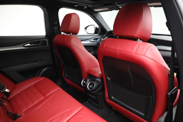 New 2022 Alfa Romeo Stelvio Veloce for sale $55,605 at Bentley Greenwich in Greenwich CT 06830 26