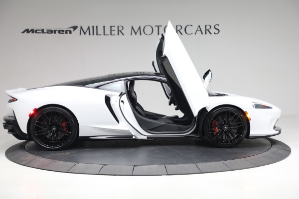 New 2023 McLaren GT Luxe for sale $222,890 at Bentley Greenwich in Greenwich CT 06830 22