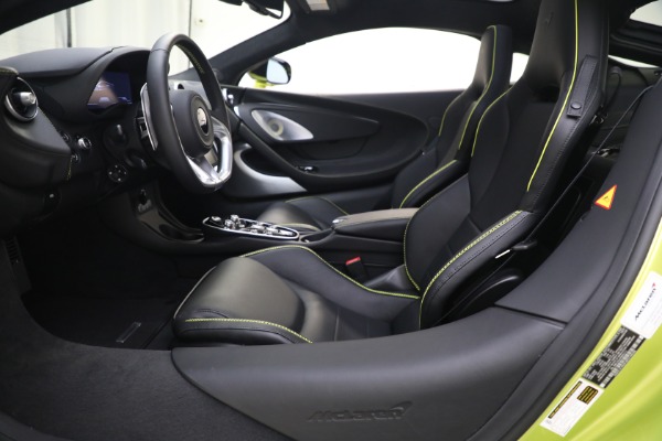 New 2023 McLaren GT Luxe for sale $234,030 at Bentley Greenwich in Greenwich CT 06830 24