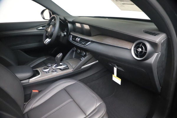 New 2023 Alfa Romeo Stelvio Ti for sale $58,505 at Bentley Greenwich in Greenwich CT 06830 21