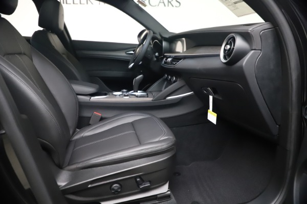 New 2023 Alfa Romeo Stelvio Ti for sale $58,505 at Bentley Greenwich in Greenwich CT 06830 22