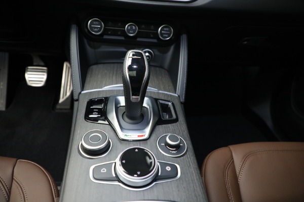 New 2023 Alfa Romeo Stelvio Ti for sale $59,255 at Bentley Greenwich in Greenwich CT 06830 17