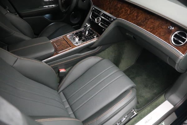 Used 2022 Bentley Flying Spur Hybrid for sale $214,900 at Bentley Greenwich in Greenwich CT 06830 27