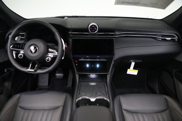 New 2023 Maserati Grecale Modena for sale $77,295 at Bentley Greenwich in Greenwich CT 06830 16