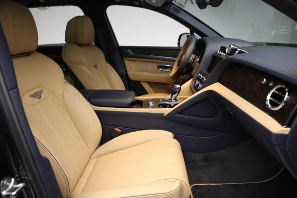 New 2023 Bentley Bentayga EWB V8 for sale $259,345 at Bentley Greenwich in Greenwich CT 06830 23