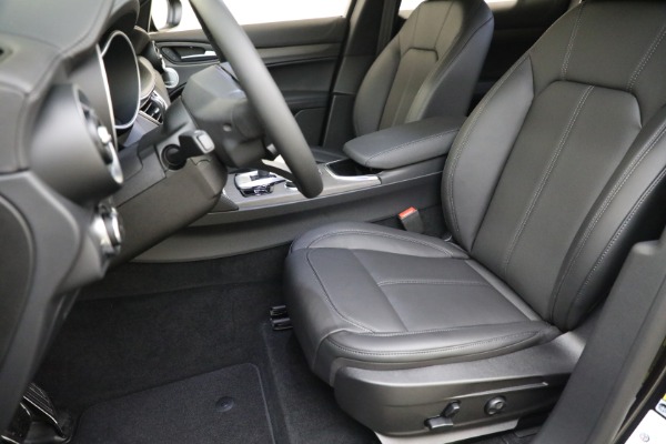 New 2023 Alfa Romeo Stelvio Ti for sale $60,550 at Bentley Greenwich in Greenwich CT 06830 15