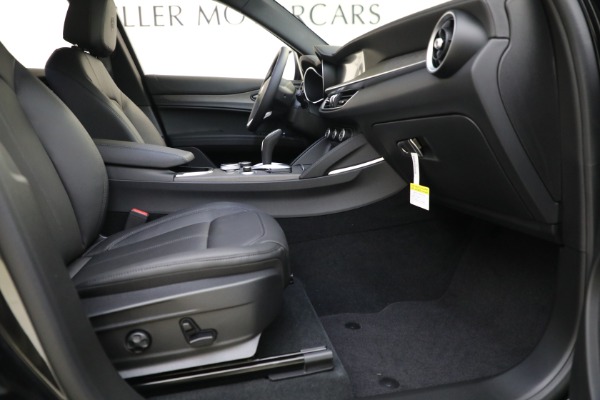 New 2023 Alfa Romeo Stelvio Ti for sale $60,550 at Bentley Greenwich in Greenwich CT 06830 22