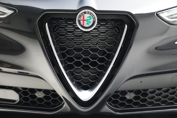 New 2023 Alfa Romeo Stelvio Ti for sale $60,550 at Bentley Greenwich in Greenwich CT 06830 27