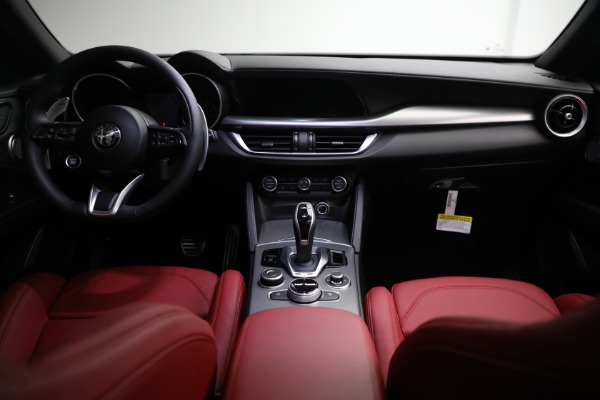 New 2023 Alfa Romeo Stelvio Veloce for sale $59,490 at Bentley Greenwich in Greenwich CT 06830 22