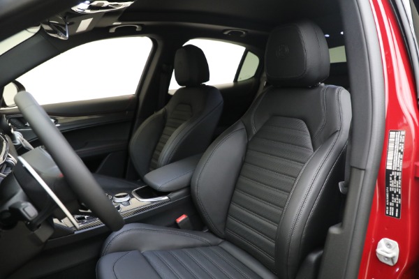 New 2023 Alfa Romeo Stelvio Estrema for sale $63,465 at Bentley Greenwich in Greenwich CT 06830 15