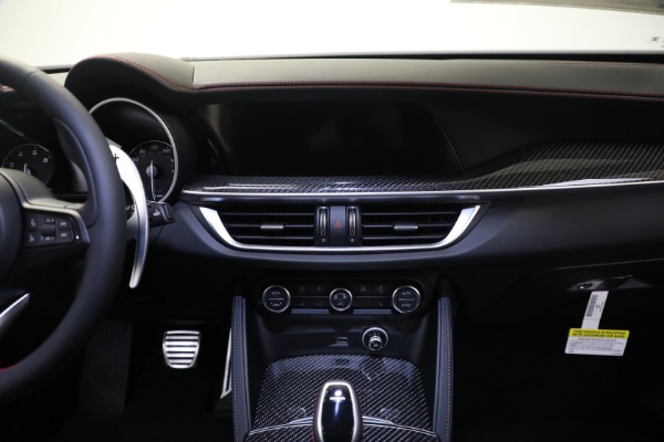 New 2023 Alfa Romeo Stelvio Estrema for sale $63,465 at Bentley Greenwich in Greenwich CT 06830 20