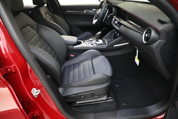 New 2023 Alfa Romeo Stelvio Estrema for sale $63,465 at Bentley Greenwich in Greenwich CT 06830 24