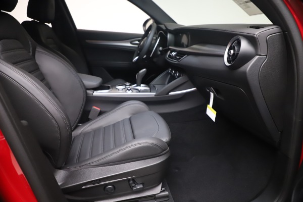 New 2023 Alfa Romeo Stelvio Veloce for sale $60,940 at Bentley Greenwich in Greenwich CT 06830 20