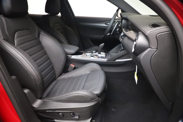 New 2023 Alfa Romeo Stelvio Veloce for sale $60,940 at Bentley Greenwich in Greenwich CT 06830 21