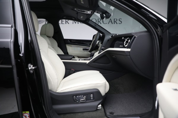 New 2023 Bentley Bentayga EWB Azure V8 for sale $297,600 at Bentley Greenwich in Greenwich CT 06830 26